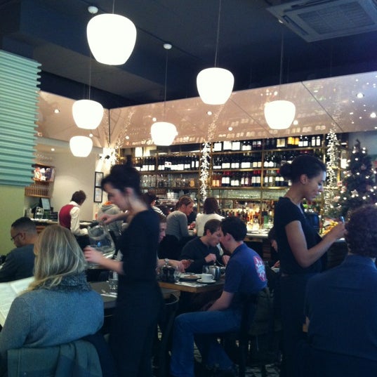 Foto tomada en Kopapa Cafe &amp; Restaurant  por Catarina F. el 11/25/2012