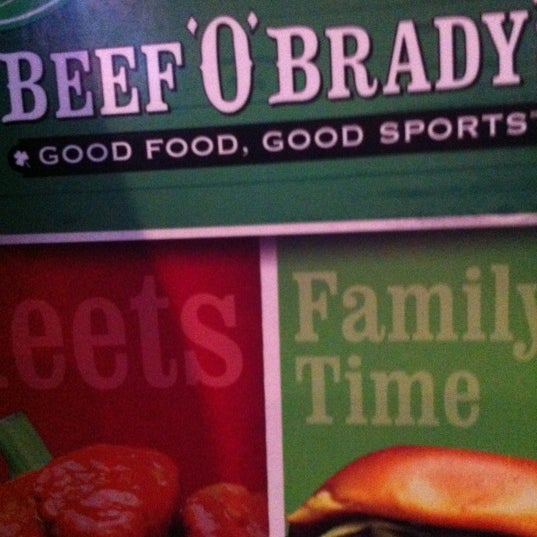 Foto scattata a Beef &#39;O&#39; Brady&#39;s da Mike W. il 11/6/2012