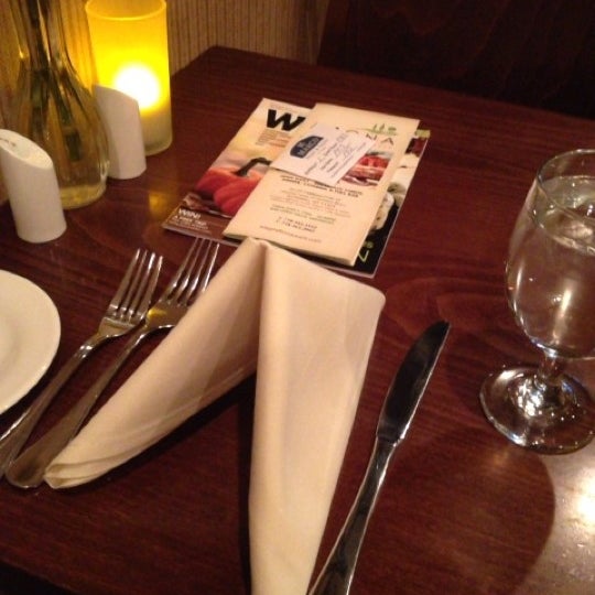 Снимок сделан в Magna Restaurant пользователем Misa M. 10/12/2012
