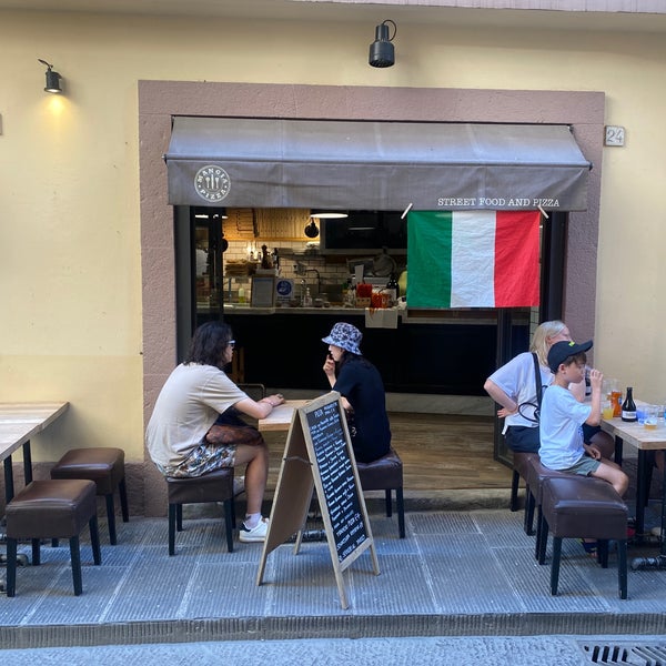 Photo taken at Mangia Pizza Firenze by Bombi B. on 7/11/2021