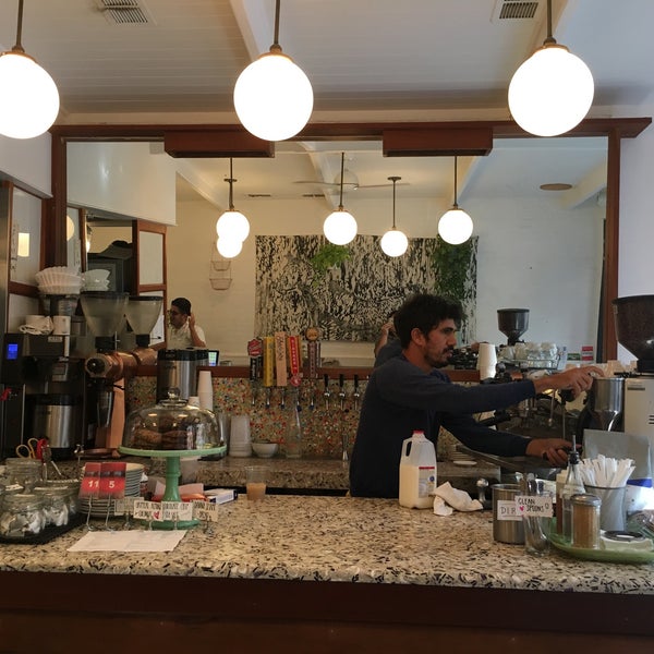 Снимок сделан в El Rey Coffee Bar &amp; Luncheonette пользователем Sugo T. 10/12/2017