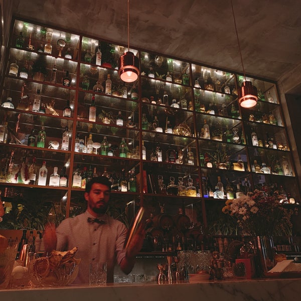 Eski "5 cocktails & More” Turisti bol. Alkol tüketen turist demek, Avrupalı turist demek. Bu da İstanbul'u koca bir nargile kafeye çeviren Arap kültürü ve Arap turist ile karşılaşmamak demek. Respect!