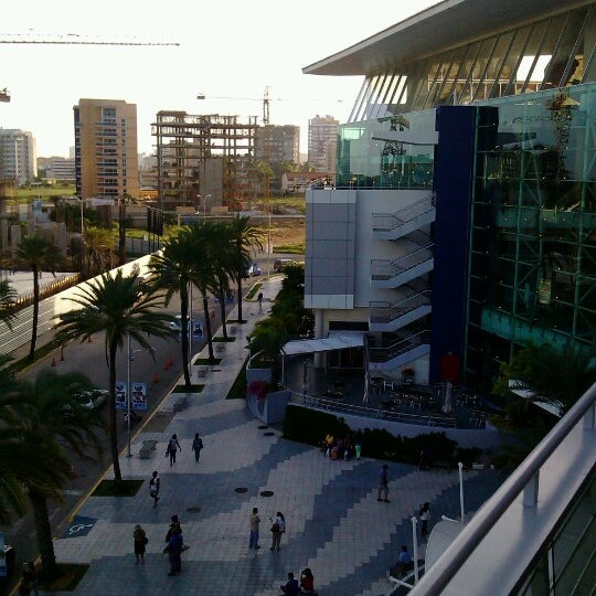 Photo taken at La Vela Centro Comercial by Reynaldo R. on 12/30/2012
