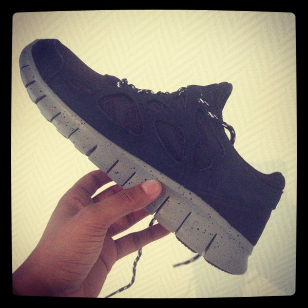 new balance sneaker district