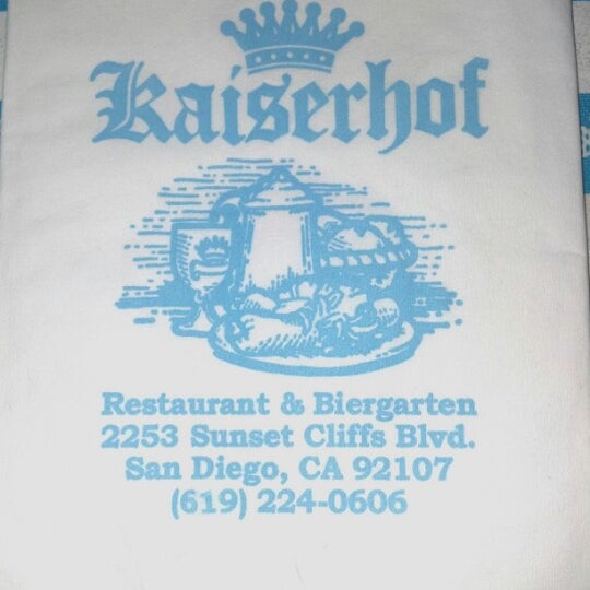 Das Foto wurde bei Kaiserhof Restaurant &amp; Biergarten von Tommy d. am 9/23/2012 aufgenommen