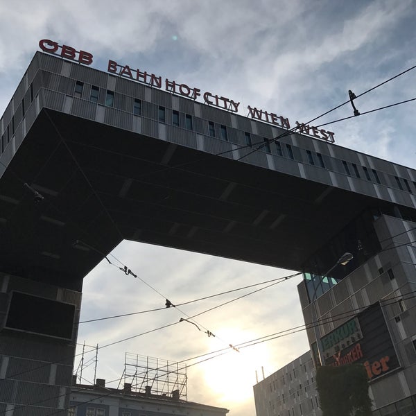 Foto tirada no(a) BahnhofCity Wien West por Danijela . em 6/12/2017