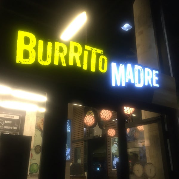 รูปภาพถ่ายที่ Burrito Madre โดย Danijela . เมื่อ 8/20/2016