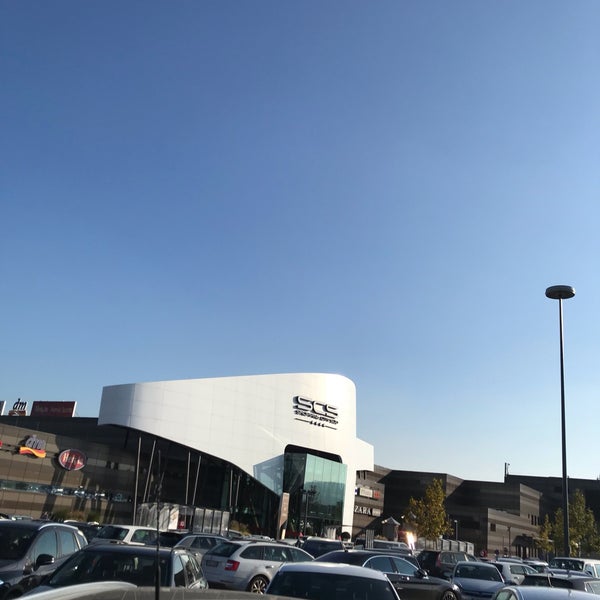 Foto tomada en Westfield Shopping City Süd  por Danijela . el 10/22/2018