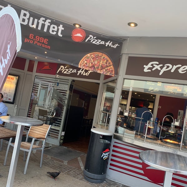 Foto scattata a Pizza Hut da Danijela . il 6/17/2019