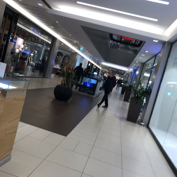 Снимок сделан в Ušće Shopping Center пользователем Danijela . 11/28/2018