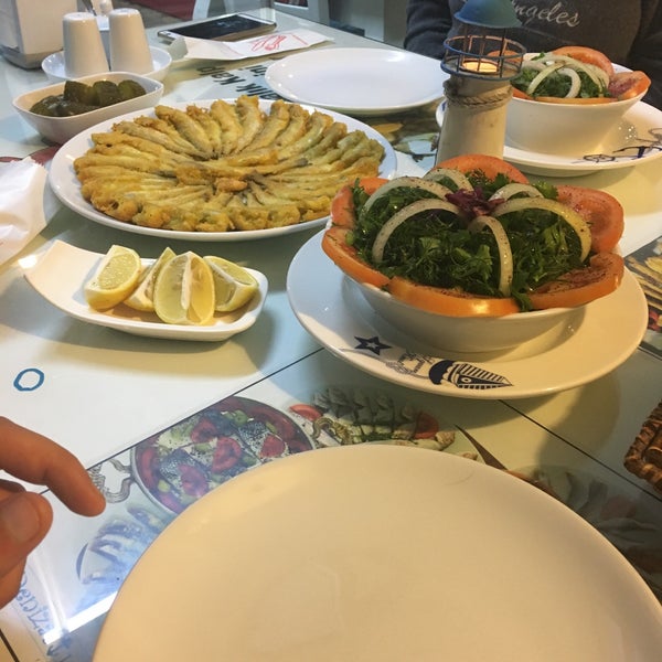 Das Foto wurde bei Denizaltı Balık Restorant von Murat S. am 1/12/2017 aufgenommen