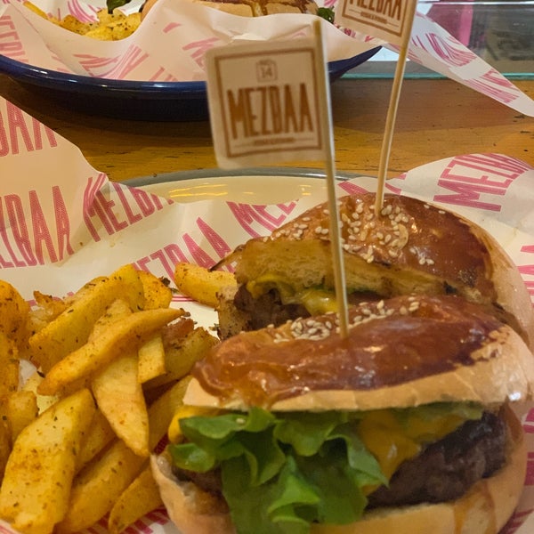 Photo prise au MEZBAA Steak&amp;Burger par Seda Ş. le10/31/2019