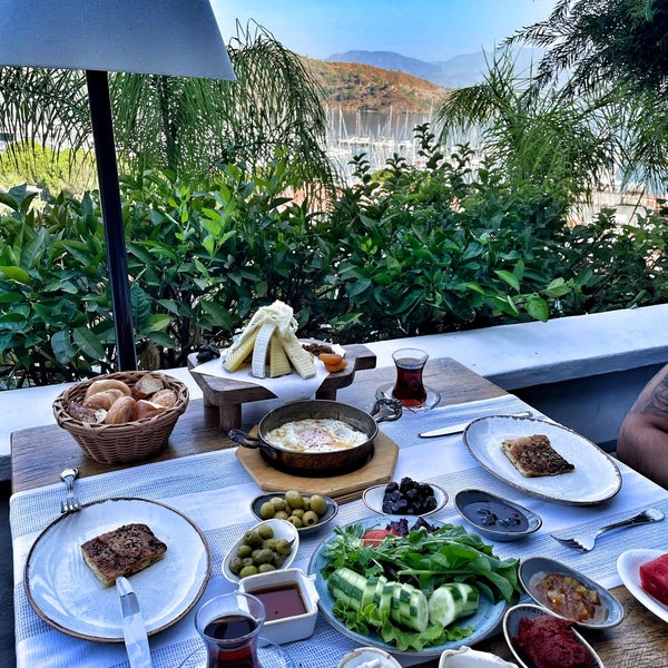 Das Foto wurde bei Hotel Unique von Seda Ş. am 9/19/2021 aufgenommen