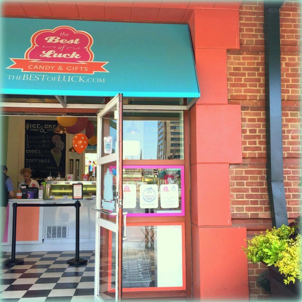 Das Foto wurde bei Lucky&#39;s Coffee, Ice Cream, and Candy Baltimore von Lucky&#39;s Coffee, Ice Cream, and Candy Baltimore am 5/28/2015 aufgenommen