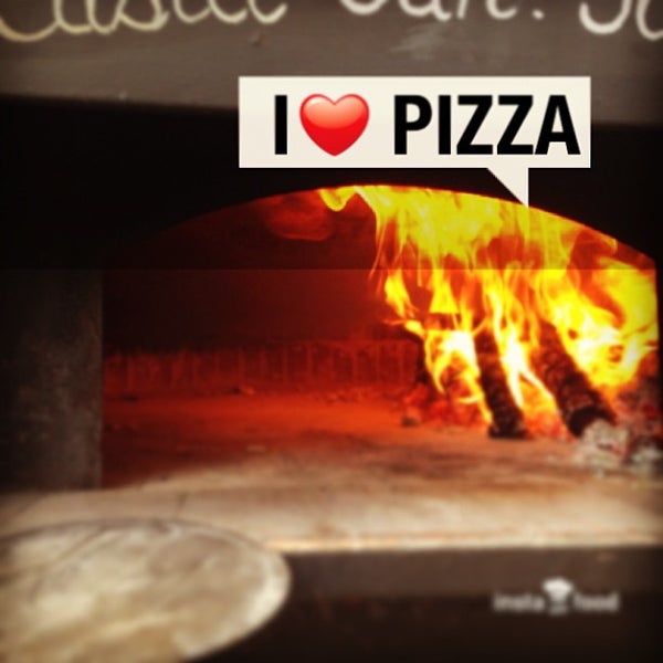Foto scattata a Mamma Mia Pizza &amp; FastGood da Mamma Mia F. il 9/6/2013