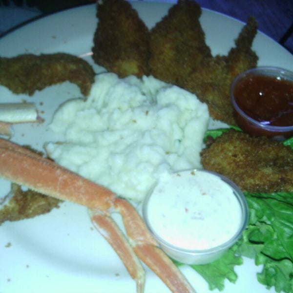 8/5/2013 tarihinde Tina J.ziyaretçi tarafından King Crab Tavern &amp; Seafood Grill'de çekilen fotoğraf