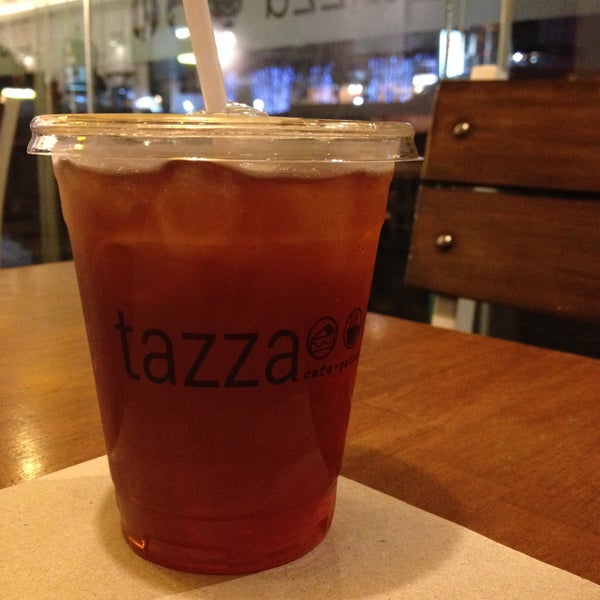 6/30/2016にLara M.がTazza Cafe and Patisserieで撮った写真