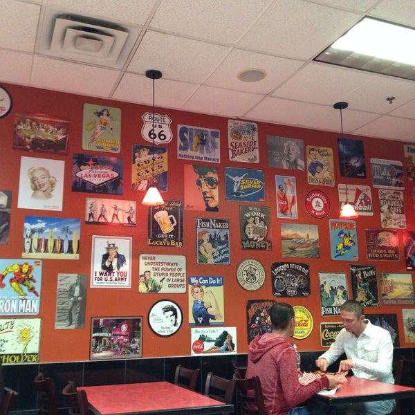 รูปภาพถ่ายที่ Joe’s New York Pizza โดย Andrea A. เมื่อ 11/9/2013
