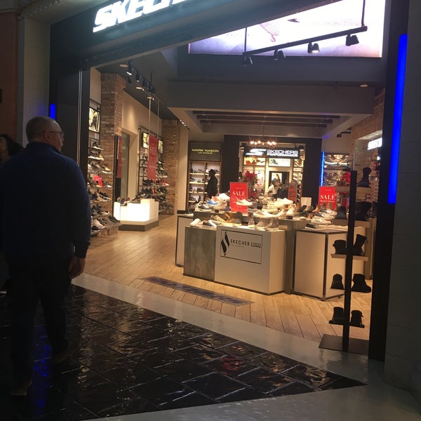 wetgeving Goederen Openlijk SKECHERS Retail - Shoe Store