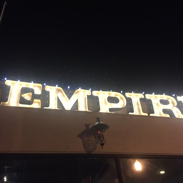 Photo taken at Empire Slice House by Leslie D. on 8/28/2018