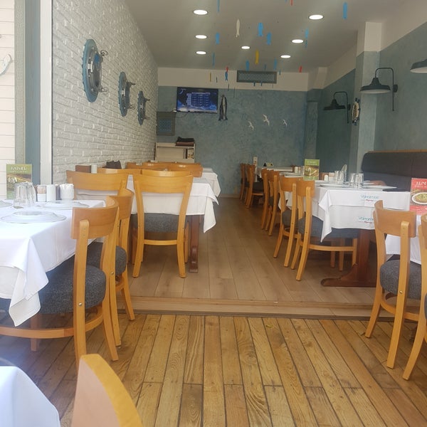 Foto tirada no(a) Beylerbeyi Yakamoz Restaurant por Evren N. em 7/30/2018