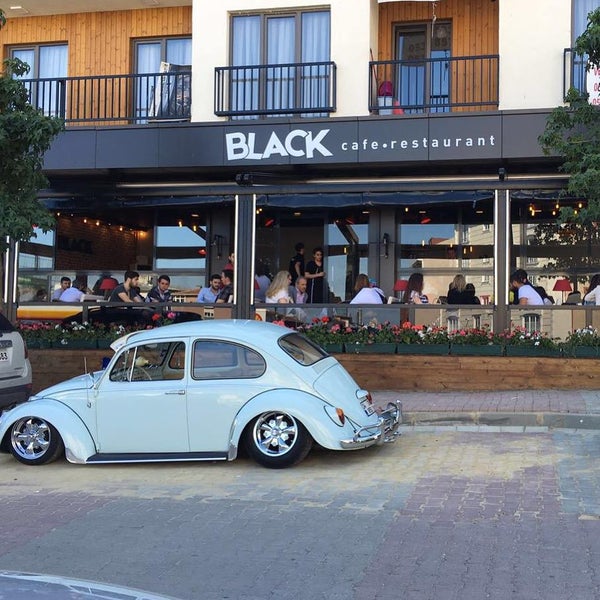 Foto tirada no(a) Black Cafe &amp; Restaurant por Black Cafe &amp; Restaurant em 12/20/2016