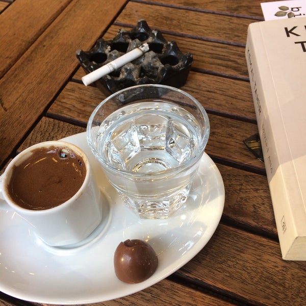 Foto diambil di Asso Caffe oleh Tuğçe P. pada 1/4/2018