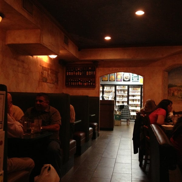 2/14/2013 tarihinde Norman V.ziyaretçi tarafından Carolina&#39;s Italian Restaurant - Garden Grove'de çekilen fotoğraf