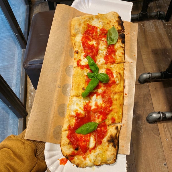 Foto tirada no(a) Mangia Pizza Firenze por Mohammed. em 12/19/2019