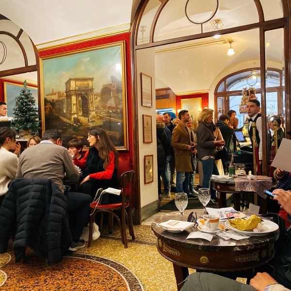 Foto diambil di Antico Caffè Greco oleh Mohammed. pada 12/15/2019