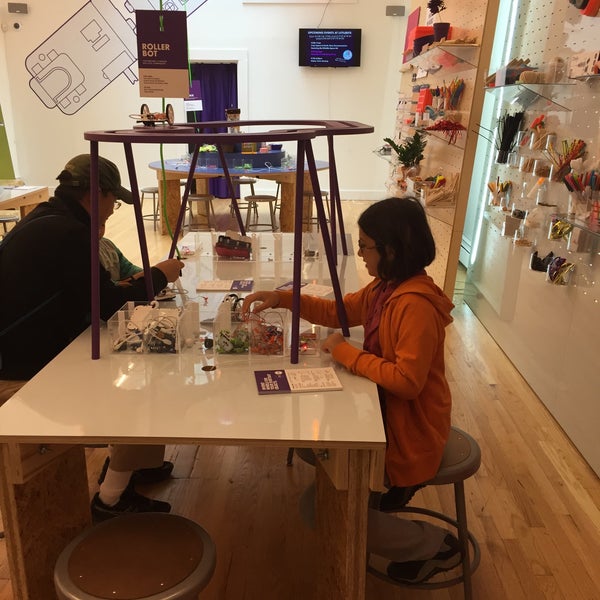 9/27/2015 tarihinde Cary L.ziyaretçi tarafından littleBits'de çekilen fotoğraf