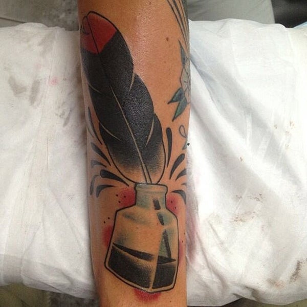 4/19/2013 tarihinde Jasmine D.ziyaretçi tarafından WA Ink Tattoo'de çekilen fotoğraf