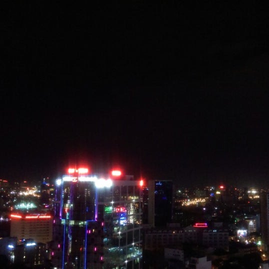8/29/2014 tarihinde Paul L.ziyaretçi tarafından Level23 Sheraton Saigon - Nightspot &amp; Wine Bar'de çekilen fotoğraf
