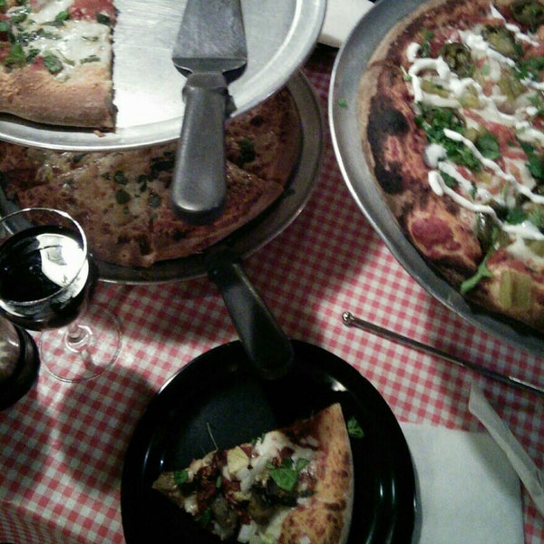Photo prise au Bianelli&#39;s Gourmet Pizza &amp; Pasta par Silver M. le7/29/2015