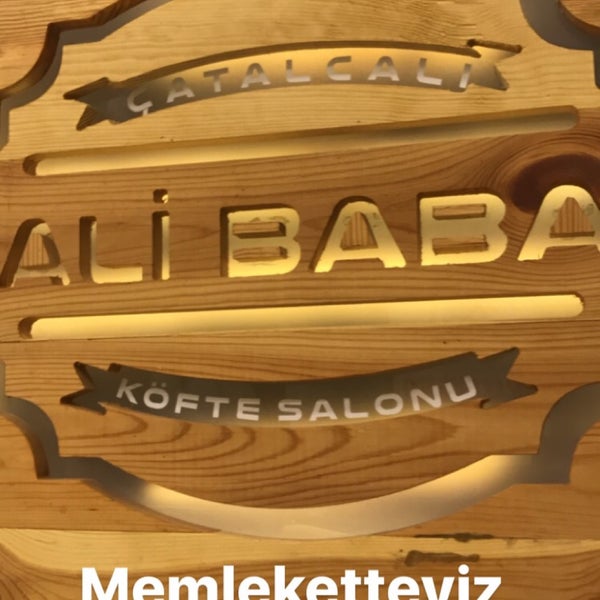 Das Foto wurde bei Ali Baba Köfte Salonu von Serkan 1. am 12/21/2017 aufgenommen