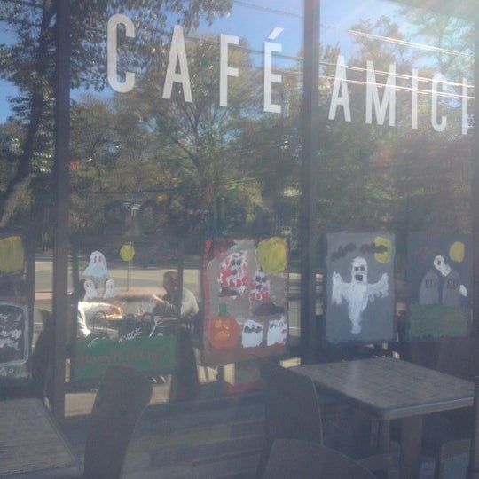 รูปภาพถ่ายที่ Cafe Amici โดย Rommy เมื่อ 10/16/2012