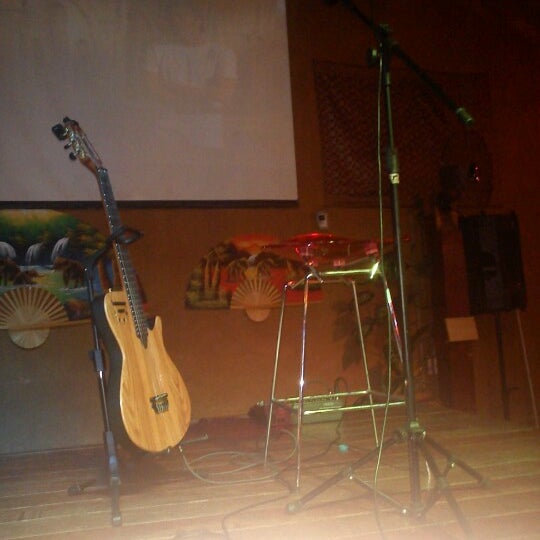 Foto tomada en Giramundo Bar &amp; Ristorante  por Ted N. el 2/26/2013