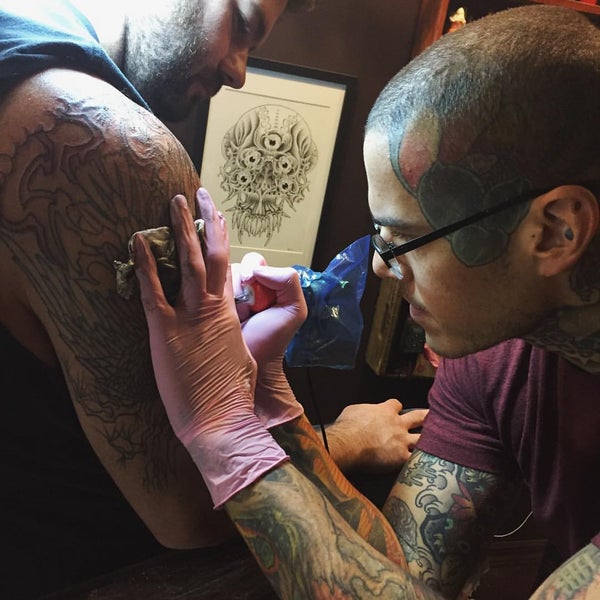 11/7/2015 tarihinde Shannon M.ziyaretçi tarafından Triple Diamond Tattoo'de çekilen fotoğraf