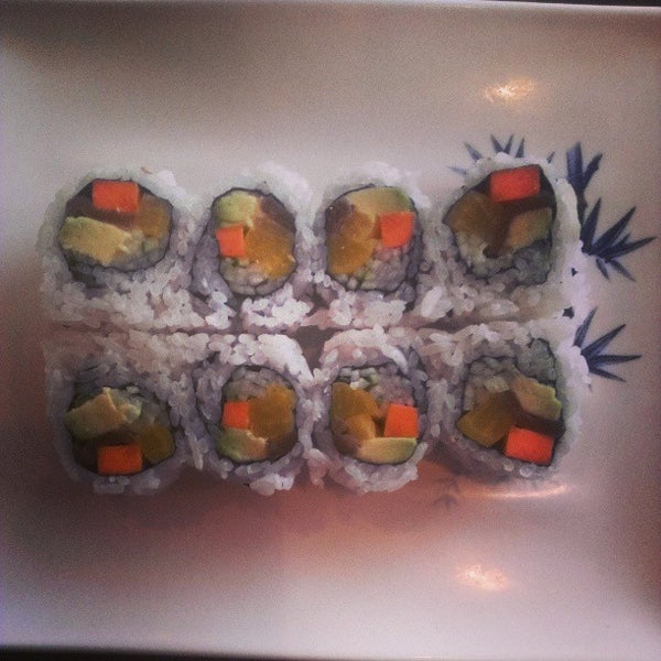 รูปภาพถ่ายที่ Koizi Endless Hibachi &amp; Sushi Eatery โดย Bee O. เมื่อ 4/12/2013