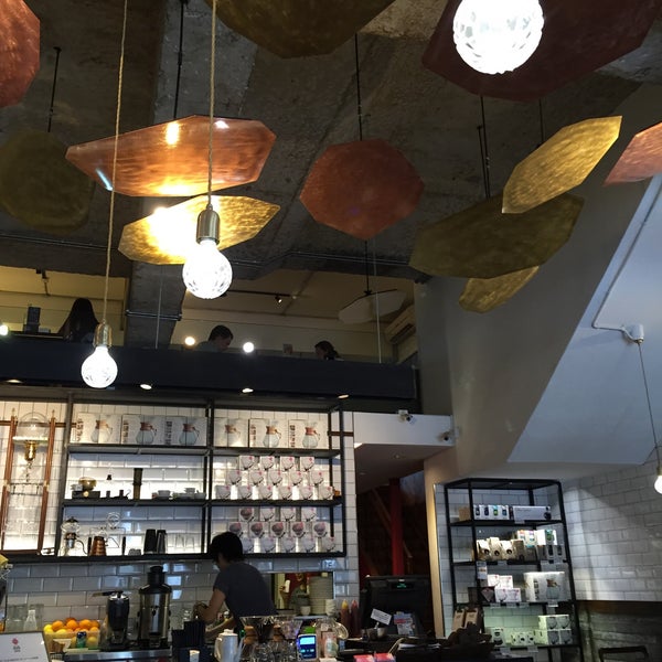 5/16/2015 tarihinde Conor 林.ziyaretçi tarafından Jewel Cafe + Bar'de çekilen fotoğraf