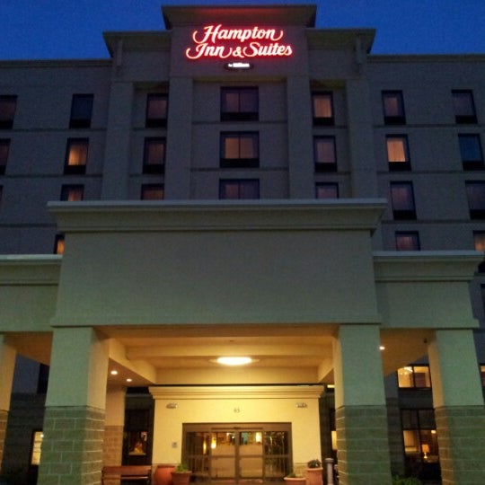 Photo taken at Hampton Inn &amp; Suites by Jorge Alberto O. on 10/7/2012