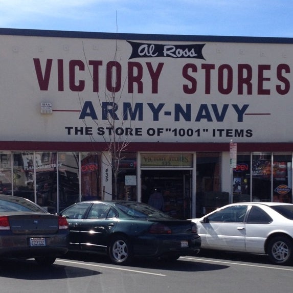 Photo prise au Victory Stores Army Navy par Paul W. le3/23/2013