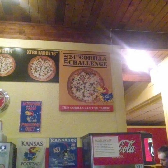 Foto tirada no(a) Wheat State Pizza por Joshua T. em 1/18/2014