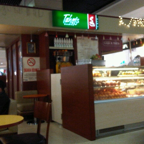 3/12/2013 tarihinde Mesut Ç.ziyaretçi tarafından Tahmis Cafe'de çekilen fotoğraf