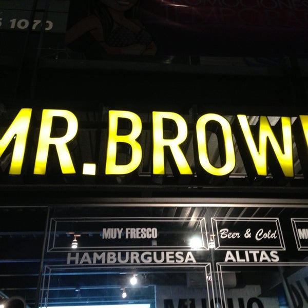 Foto tirada no(a) Mr. Brown por Jeziel S. em 5/1/2013