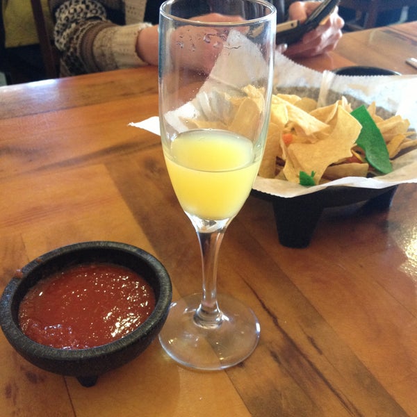 Das Foto wurde bei Esparza&#39;s Restaurante Mexicano von GingerMarie💋 am 5/5/2013 aufgenommen