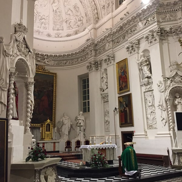 2/1/2018 tarihinde Valera S.ziyaretçi tarafından Šventų apaštalų Petro Ir Povilo Bažnyčia | Church of St Peter and St Paul'de çekilen fotoğraf
