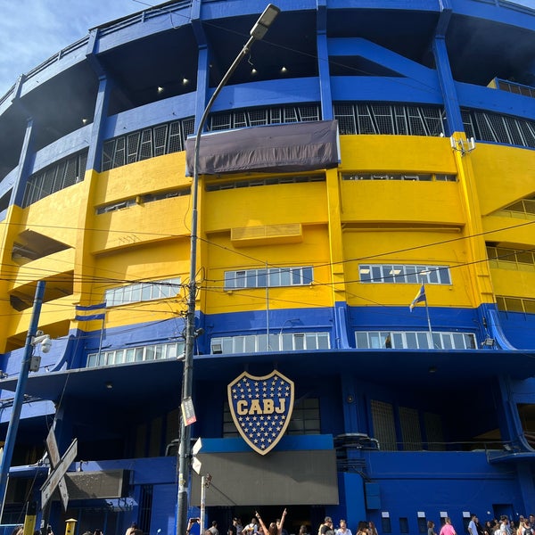Photo taken at Estadio Alberto J. Armando &quot;La Bombonera&quot; (Club Atlético Boca Juniors) by Rafah S. on 11/11/2022
