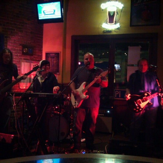 Foto tirada no(a) Costello&#39;s Tavern por Jim G. em 11/18/2012