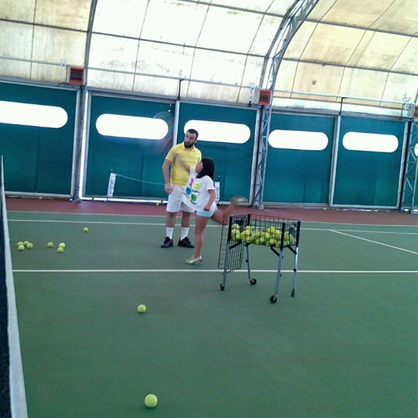 Снимок сделан в Darüşşafaka Tenis Park Akademi пользователем nuran d. 5/14/2014